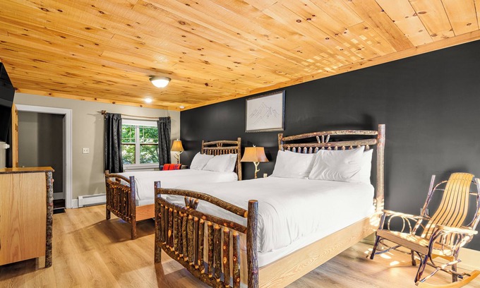 North Creek Condominio | Come stay at the Alpine Lodge for amazing views!