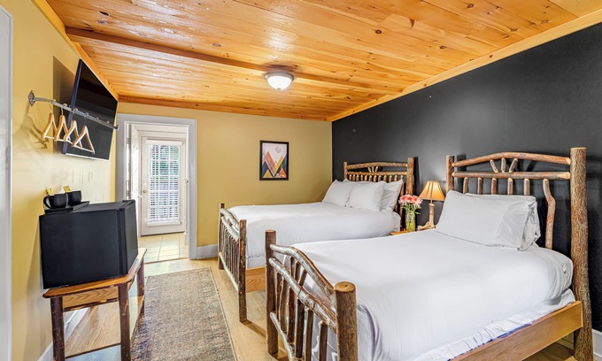 North Creek Condominio | Come stay at the Alpine Lodge!