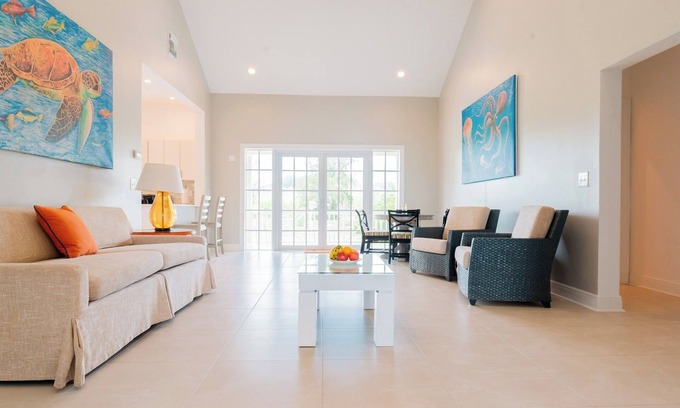 Jolly Harbour Apartamento | Come stay at this Three Bedroom Superior Apartment for amazing views!