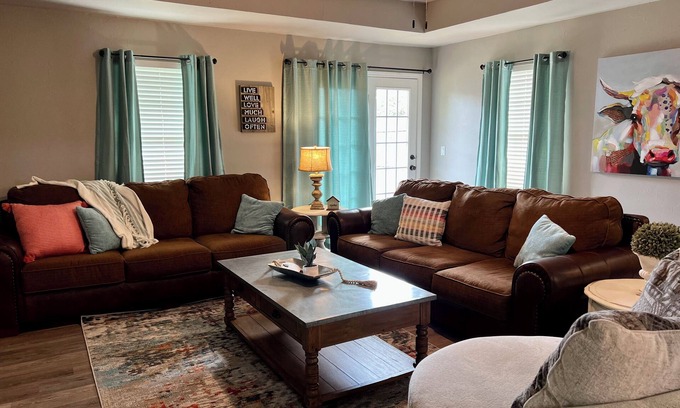 Stillwater Casa | Come stay with us at Casa de Cowboys for OSU game days or fun family weekends.