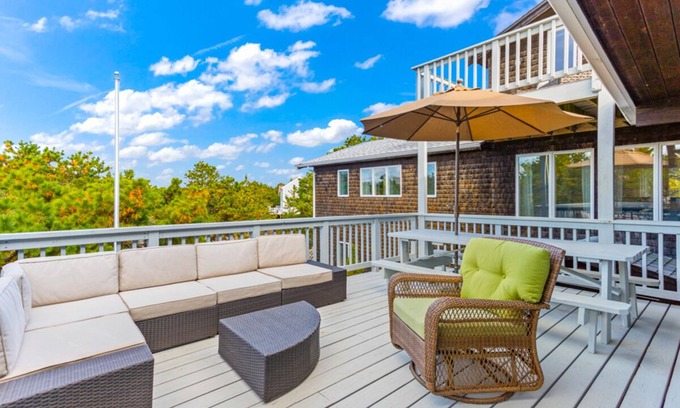 North Eastham Casa | Come Wade With Me 280-E Modern Spacious Eastham Home Steps From Cape Cod Bay