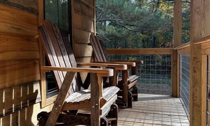 Fort Payne Cabina | Come wind down in the woods! Cozy cabin with hot tub! Fox Hole atLittleRiver