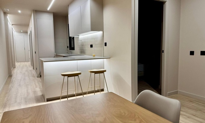 Santa Coloma de Gramenet Apartamento | Piso confortable y con estilo en Planta Primera.1A