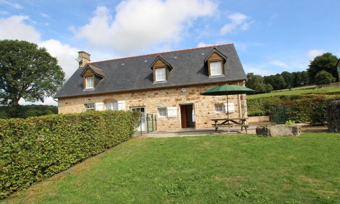 Saint-Georges-de-Rouelley Cabaña | Agradable casa rural en St Georges de Rouelley, se aceptan animales, vista al valle