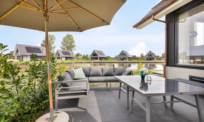 De Veenhoop Casa | Comfort 14-person water residence in the holiday park Landal Waterpark De Alde Feanen