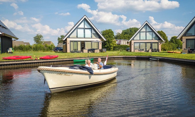 De Veenhoop Casa | Comfort 6-person watervilla in the holiday park Landal Waterpark De Alde Feanen