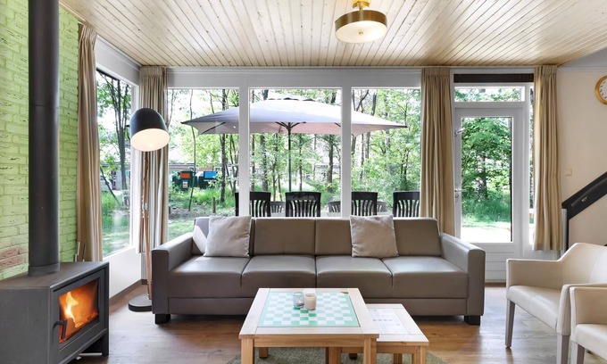 Nieuw-Milligen Casa | Comfort 8-person children's bungalow in the holiday park Landal Rabbit Hill