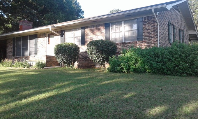 Clarksville Casa | Comodidad y pollos