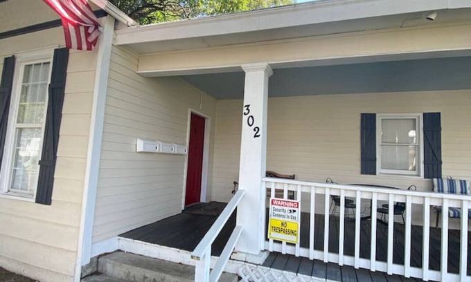 West Central Apartamento | Comfort and Convenience! Close to Downtown Spfd.