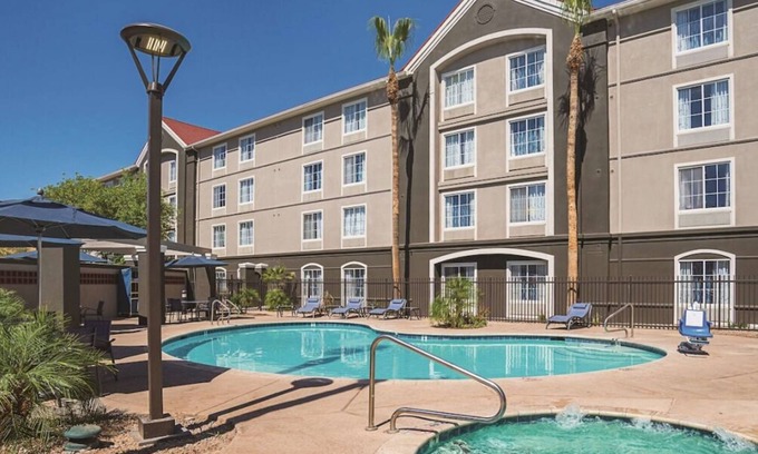 Ahwatukee Foothills Casa | Comfort and Convenience! Free Onsite Parking, Pets Allowed, Free Breakfast