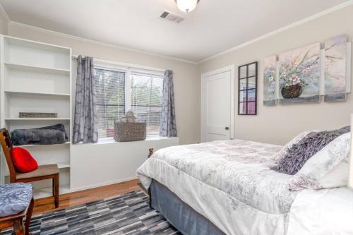 Pine Bluff Casa | Comfort and Joy