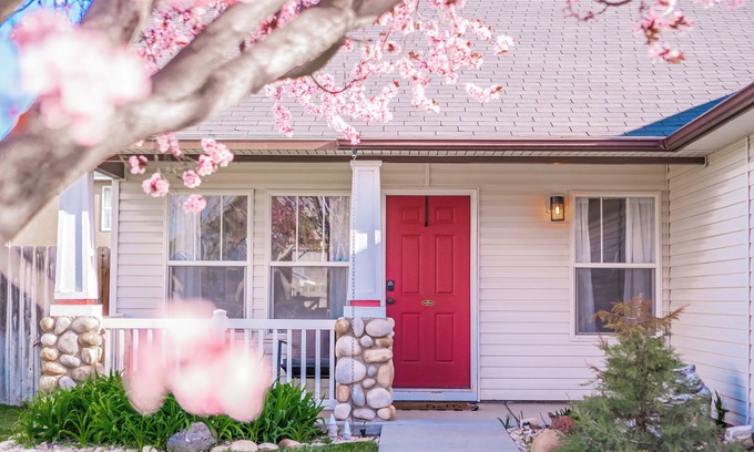Caldwell Casa | Comfort and Luxury Family Home