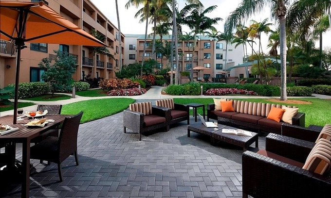 Miami Lakes Complejo | Comfort and Relaxation! with Outdoor Pool, Close to Spanish Lake Park