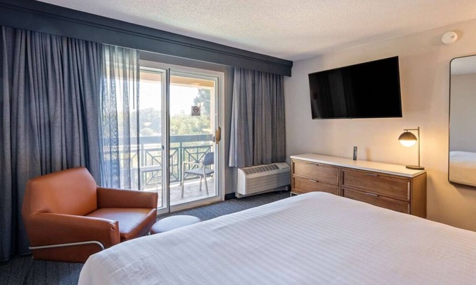 San Ramon Casa | Comfort and Relaxation! TWO Relaxing Units with Free Parking, Outdoor Pool!