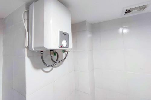 Jatingaleh Apartamento | Comfort and Well Design Studio at Paltrow City Apartment By Travelio
