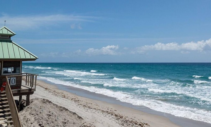 Hillsboro Beach Casa | Comfort & Convenience! Pet- Friendly Property, Onsite Pool, Near Beach