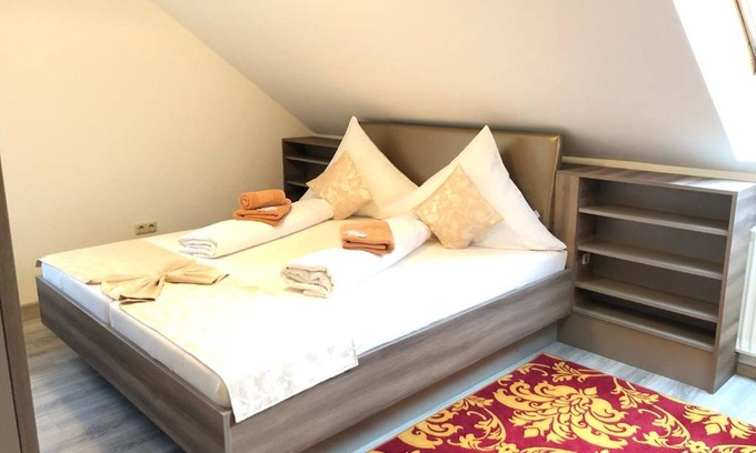 Adorf Apartamento | Comfort Dreibettzimmer mit Dusche