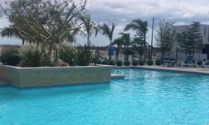 La Paz Casa | Comfort in Gated Community-Pool