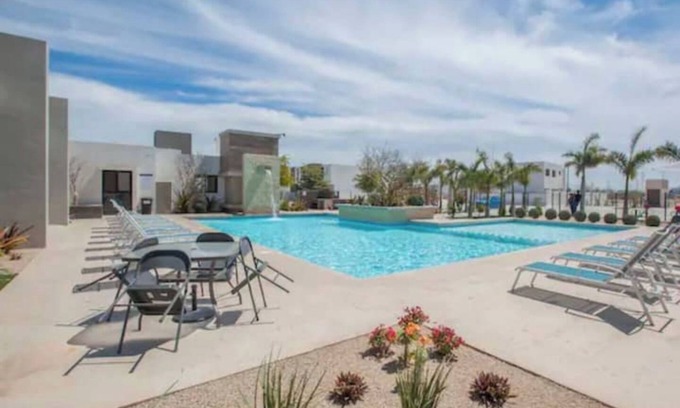 La Paz Casa | Comfort in Gated Community-Pool