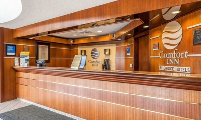 Middleburg Heights Hotel | Comfort Inn Cleveland Airport