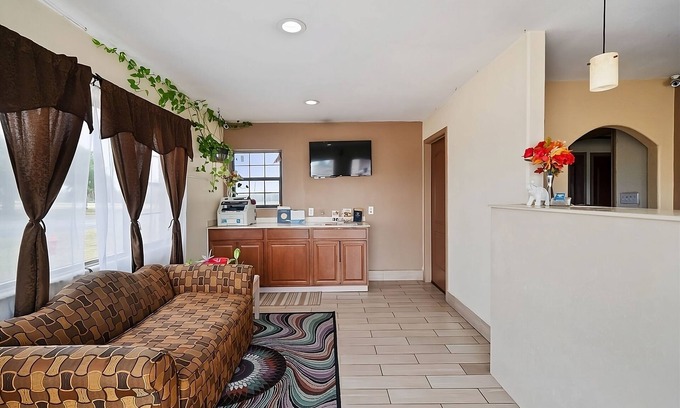 Beeville Casa | Comfort Meets Affordability! 2 Comfortable Units, Parking, Near Flournoy Park