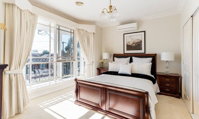 Preston Apartamento | Comfort Private room with queen bed & study