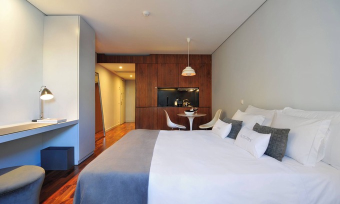 Santo Antonio Hotel | Comfort & Relaxation! Unit at Altis Prime w/ Full Kitchen, Onsite Jacuzzi!