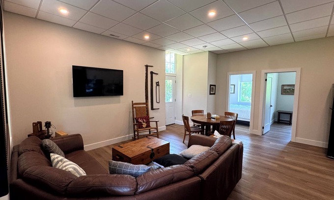 Burk's Falls Apartamento | Comfort Stay–2B1B @ Burk’s Falls