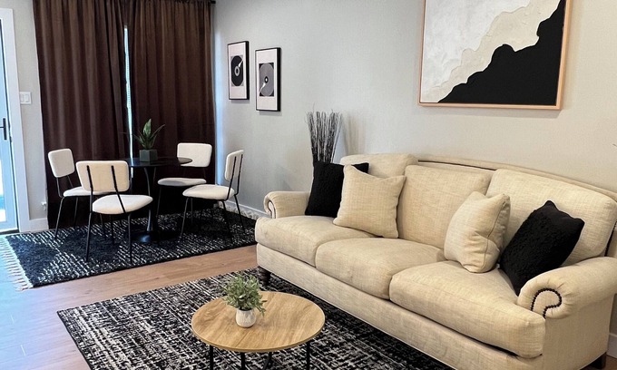 Midtown Condominio | Comfort Suite - Full suite in gated, quiet building