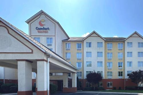 Paw Creek Hotel | Comfort Suites Airport