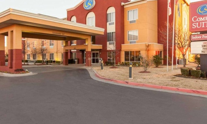 Tulsa Hotel | Comfort Suites Central/I-44