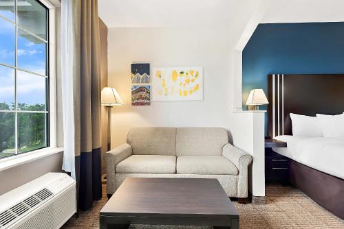 Little Woods Hotel | Comfort Suites New Orleans East