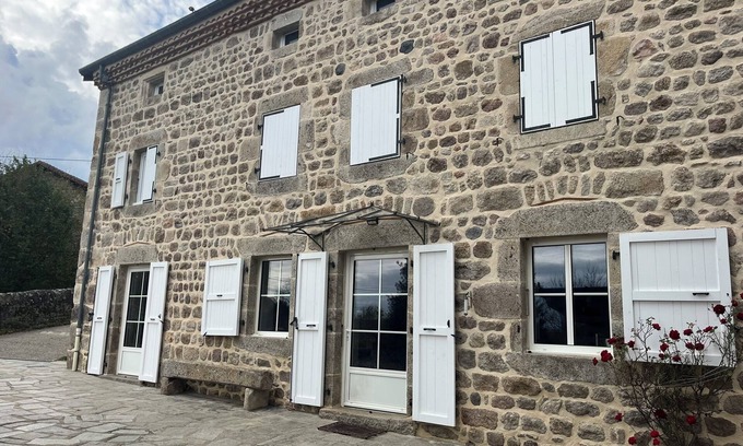 Saint-Pal-de-Chalencon Cabaña | Comfortable accommodation in a quiet mountain setting