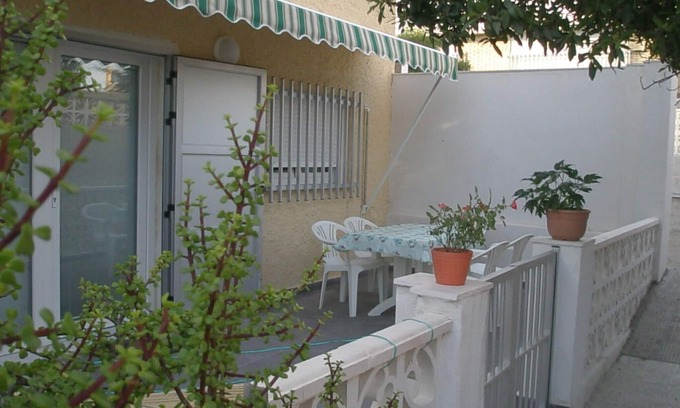 El Moncayo Apartamento | Casa nueva (para estrenar) a 40 m de la playa. Niños y mascotas son bienvenidos