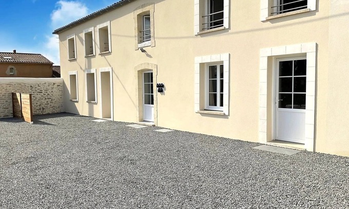 Anglade Apartamento | Comfortable 2-bedroom apartment near Blaye, ideal for workers/vacationers