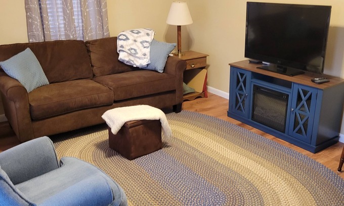 Palmyra Apartamento | Comfortable 2 bedroom close to Hershey, perfect for traveling nurses!