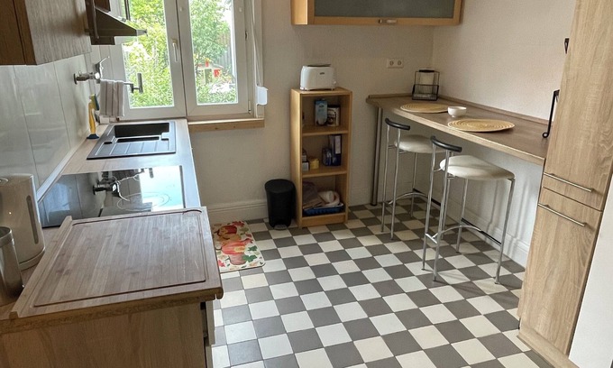 Stuttgart Apartamento | Comfortable 2-bedroom apartment with WiFi in Lovely Plieningen!