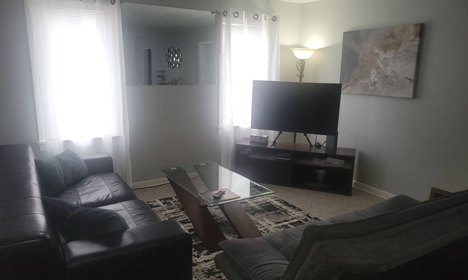 Brighton Casa | Comfortable 2 BR unit blocks from light Rail Train