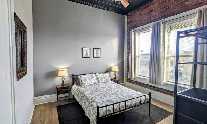Robinson Apartamento | Comfortable 2BR on the Square