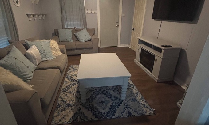 Ruston Apartamento | Comfortable 2BR Retreat in Ruston Perfect for Game Days”