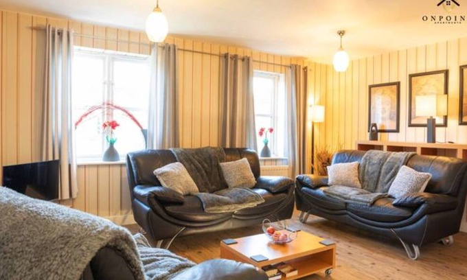 Derby Casa | Comfortable 3 Bed Home 2 Parking