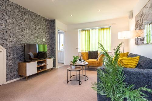 Bedford Casa | Comfortable 3-Bedroom House with Private Driveway in Bedford