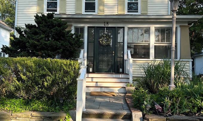 Fair Haven Casa | Comfortable 3-bedroom house in Red Bank, close to town, restaurants and beaches