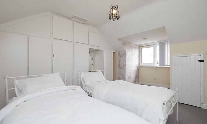 Hucknall Casa | Comfortable 4-Bed House in Hucknall, Nottingham