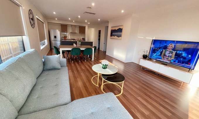 Point Cook Casa | Comfortable 4 bedroom house in Point Cook