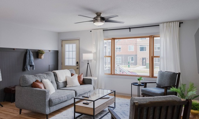 Roosevelt Casa | Comfortable 4 bedroom - 1 block from NDSU & minutes to Downtown Fargo!