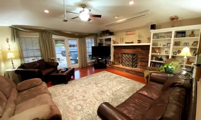 South Tulsa Casa | Comfortable 4 bedroom home in South Tulsa