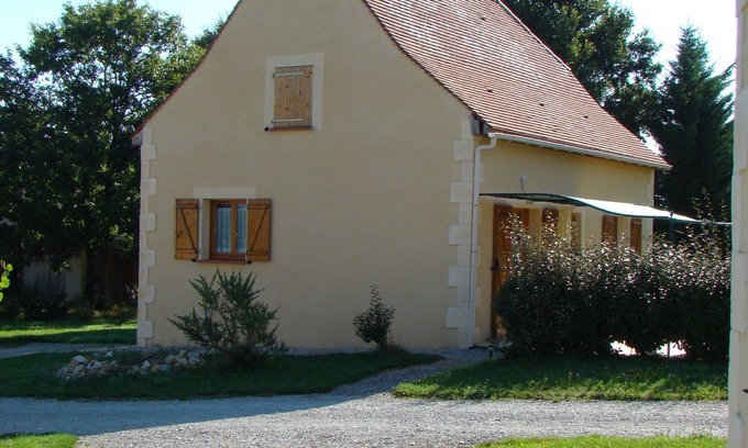 Salviac Casa | Comfortable 8-person house with shared heated pool between Sarlat and Cahors
