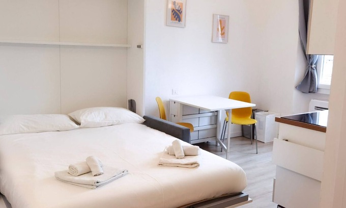 Lorenteggio Apartamento | Comfortable and bright studio apartment.