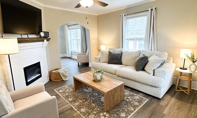 Greensboro Casa | Comfortable and convenient 3 bedroom 2 full bathroom home minutes from downtown!